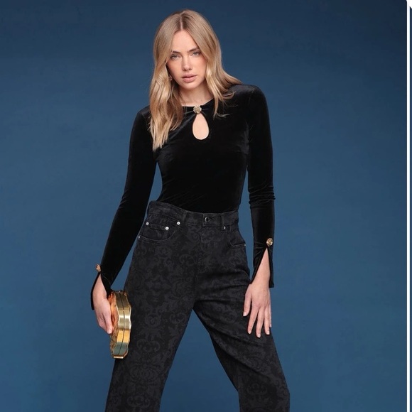 NWT Rose Button Velvet Top - Picture 2 of 2